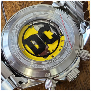 ectq36214_vni_2 jpg - Relógio Masculino DC Comics Superman, Invicta 41263, Prata -<p>Este impressionante relógio Invicta DC Comics apresenta um movimento preciso de quartzo, bem como uma caixa de aço. Seu mostrador de metal azul é envolto por um cristal Flame Fusio</p>