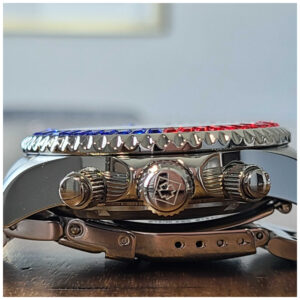 ectq36214_vni_4 jpg - Relógio Masculino DC Comics Superman, Invicta 41263, Prata -<p>Este impressionante relógio Invicta DC Comics apresenta um movimento preciso de quartzo, bem como uma caixa de aço. Seu mostrador de metal azul é envolto por um cristal Flame Fusio</p>