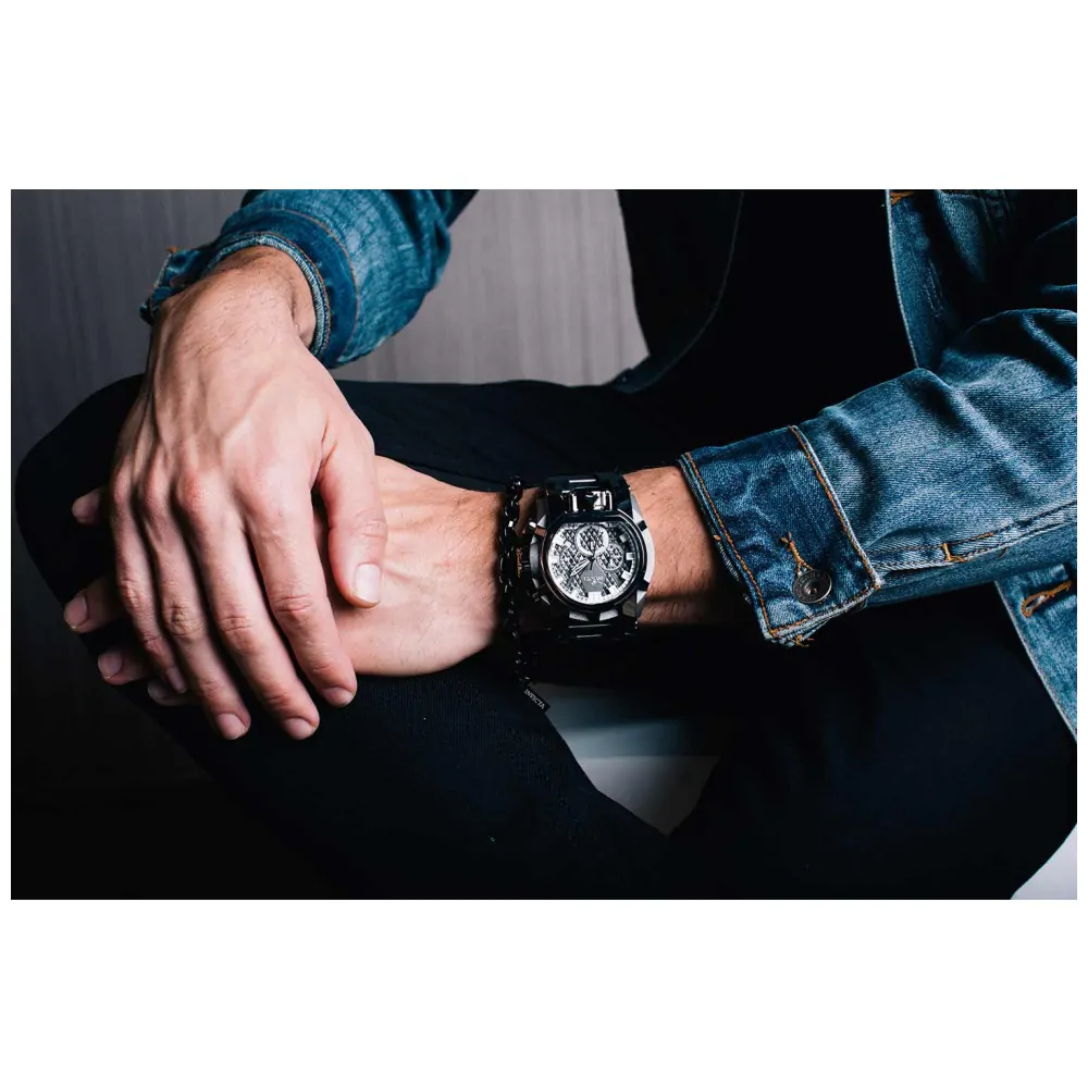 ectq58623_vni_2 jpg - Relógio Masculino de Quartzo Bolt Zeus Magnum, Invicta 32685, Preto e Prata -Este lindo relógio Invicta Bolt contém um movimento preciso de quartzo, além de uma caixa de titânio. Seu mostrador exibe um mostrador metálico protegido por um Cristal Mineral de&