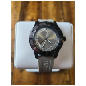 ectq48653_vni_1 jpg - Relógio Masculino Especializado 45mm. Castanho Claro 35684 -<p>Este atraente relógio Invicta da coleção Specialty é alimentado por um movimento preciso, com uma caixa preta Seu mostrador é decorado por um mostrador de metal marrom claro e bran</p>