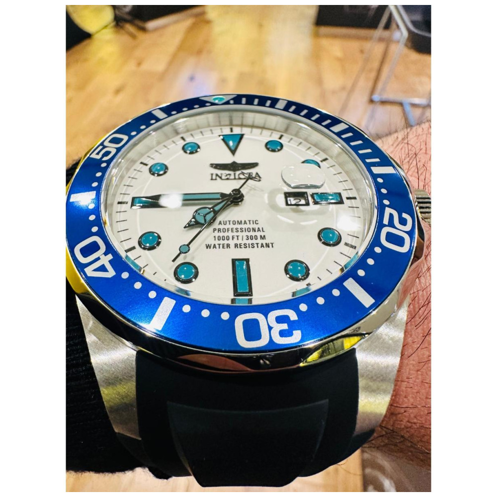 ectq50633_vni_2 jpg - Pro Oversized Automático Masculino Relógio com Mostrador Luminoso 60mm. Preto 33605 -Este lindo relógio Invicta Pro contém um movimento automático preciso, além de uma caixa de aço Seu mostrador exibe um mostrador branco de metal protegido por um Cristal Mineral de