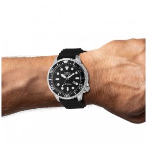 ectq43844_vni_1 jpg - Relógio Masculino Invicta Pro Diver 48mm, Preto 44834 -<p>Este incrível relógio Invicta da coleção Pro Diver oferece um movimento de Quartzo preciso, em um incrível estojo prateado. O mostrador exibe um dial preto de metal protegido pelo&</p>